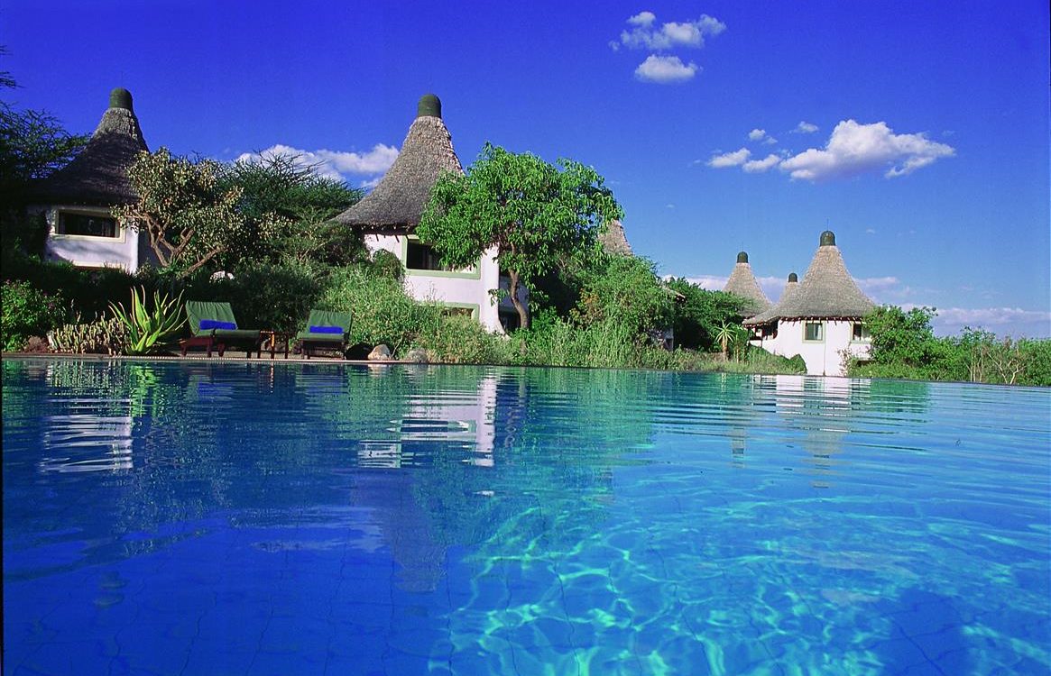 For travelers seeking an unforgettable, high-end safari experience, Lake Manyara National Park offers a variety of luxury accommodations that promise both comfort and style. These upscale lodges provide stunning views of the park’s breathtaking landscapes and come with top-tier amenities