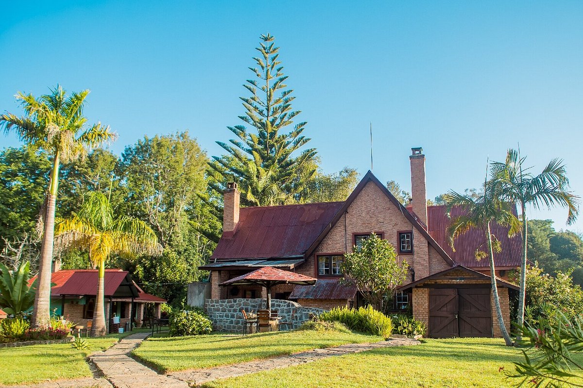 For those seeking an upscale safari experience, Mkomazi National Park offers several luxury lodges that provide a combination of comfort, beautiful views, and top-tier service. These lodges allow visitors to relax in style while being immersed in the stunning natural surroundings.
