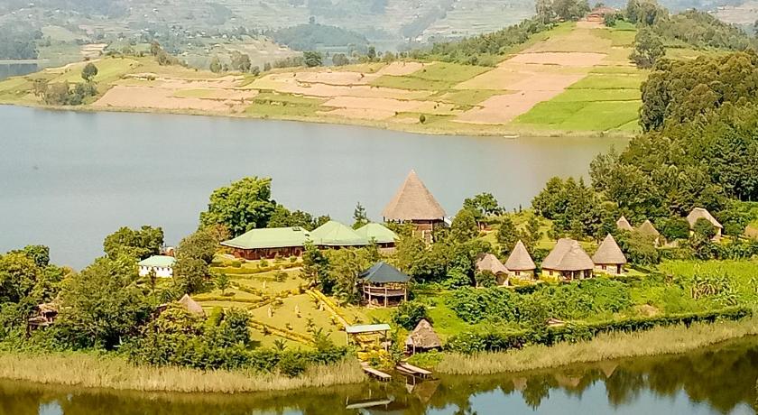 Accommodation at Lake Bunyonyi with Boots in the Jungle Safaris